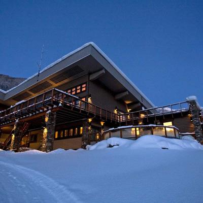 heli-skiing-lodge-03.jpg