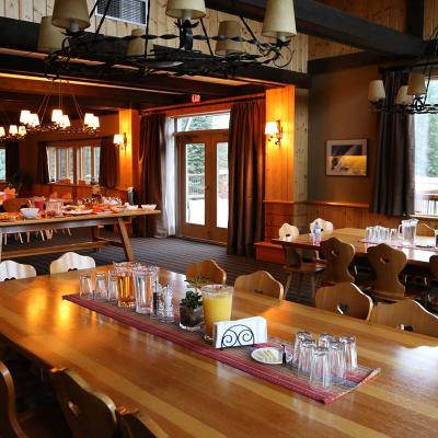 heli-skiing-lodge-05.jpg
