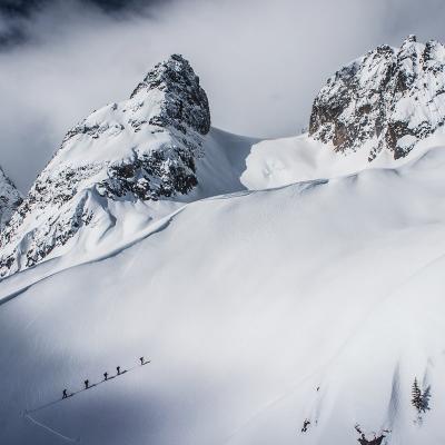 the-heli-skiiing-experience-01.jpg
