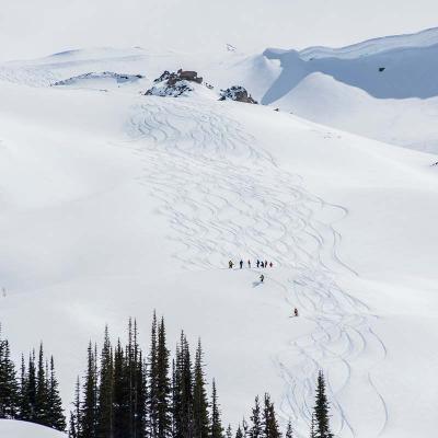 the-heli-skiiing-experience-02.jpg