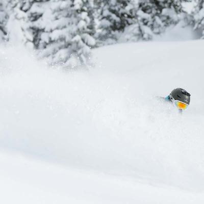 the-heli-skiiing-experience-03.jpg