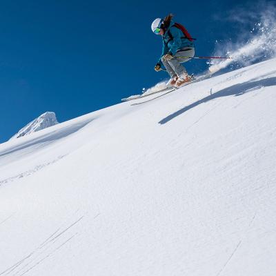 the-heli-skiiing-experience-07.jpg