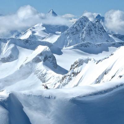 the-heli-skiiing-experience-09.jpg