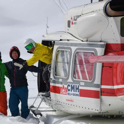 the-heli-skiiing-experience-12.jpg